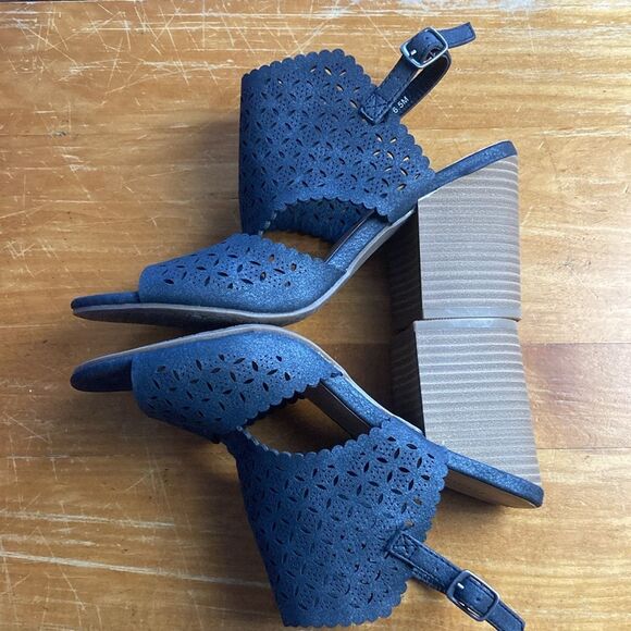 Maurices Emilia Perforated Cutout Block Black Sandals Glitter Sparkle Size 6.5 - Picture 5 of 7